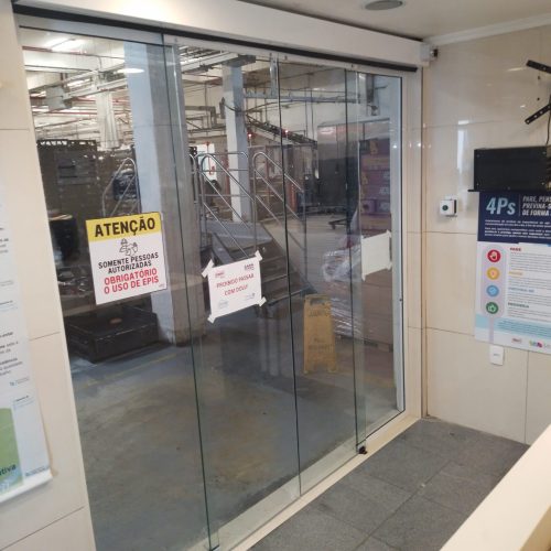Porta Automática na Plus Vitta
