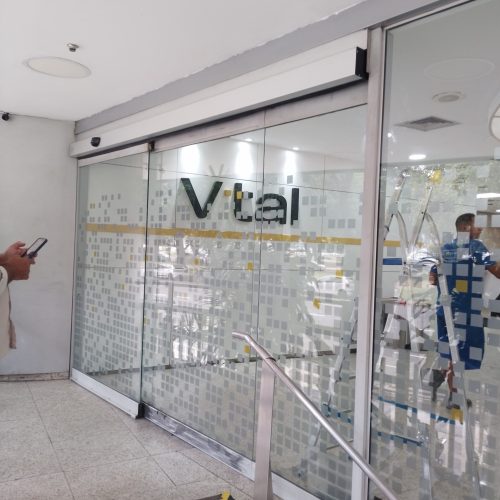 Porta Automática Instituto Vital